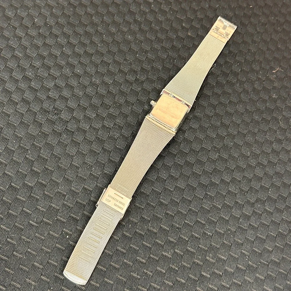 Skagen Denmark‎ 606SSS Silver Mesh Watch Mother of Pearl Crystal Bezel Square